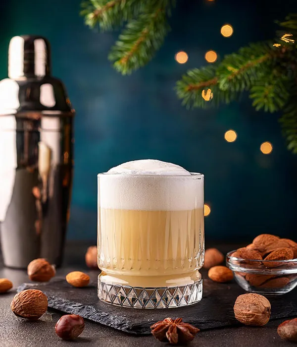 Cocktail – Amaretto Sour Opskrift på cocktailen Amaretto Sour med æggehvide