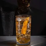 Opskrift på Dark 'n' Stormy med mørk rom